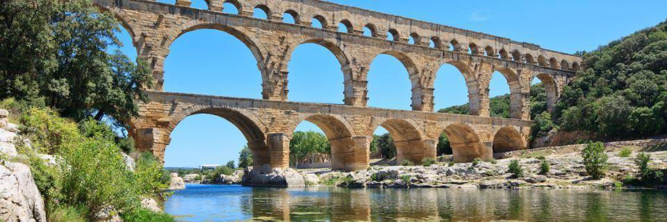 Nimes bridge in the sunshine