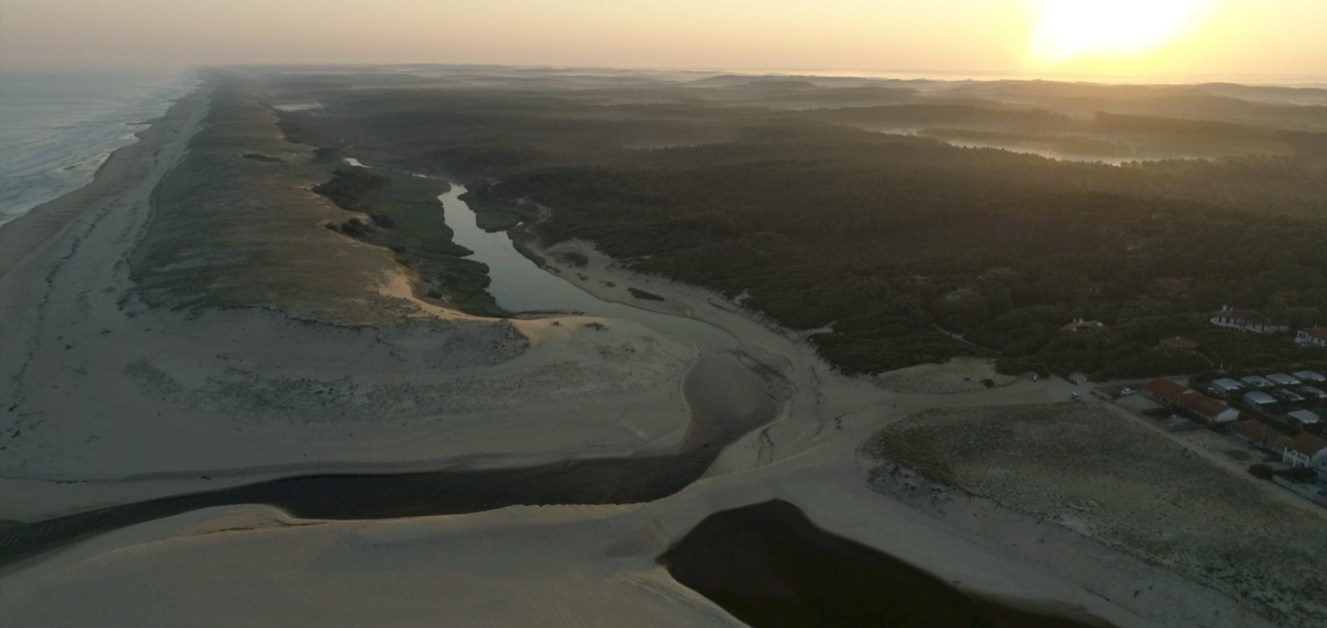 vue aérienne drone, courant du Huchet dans les landes 