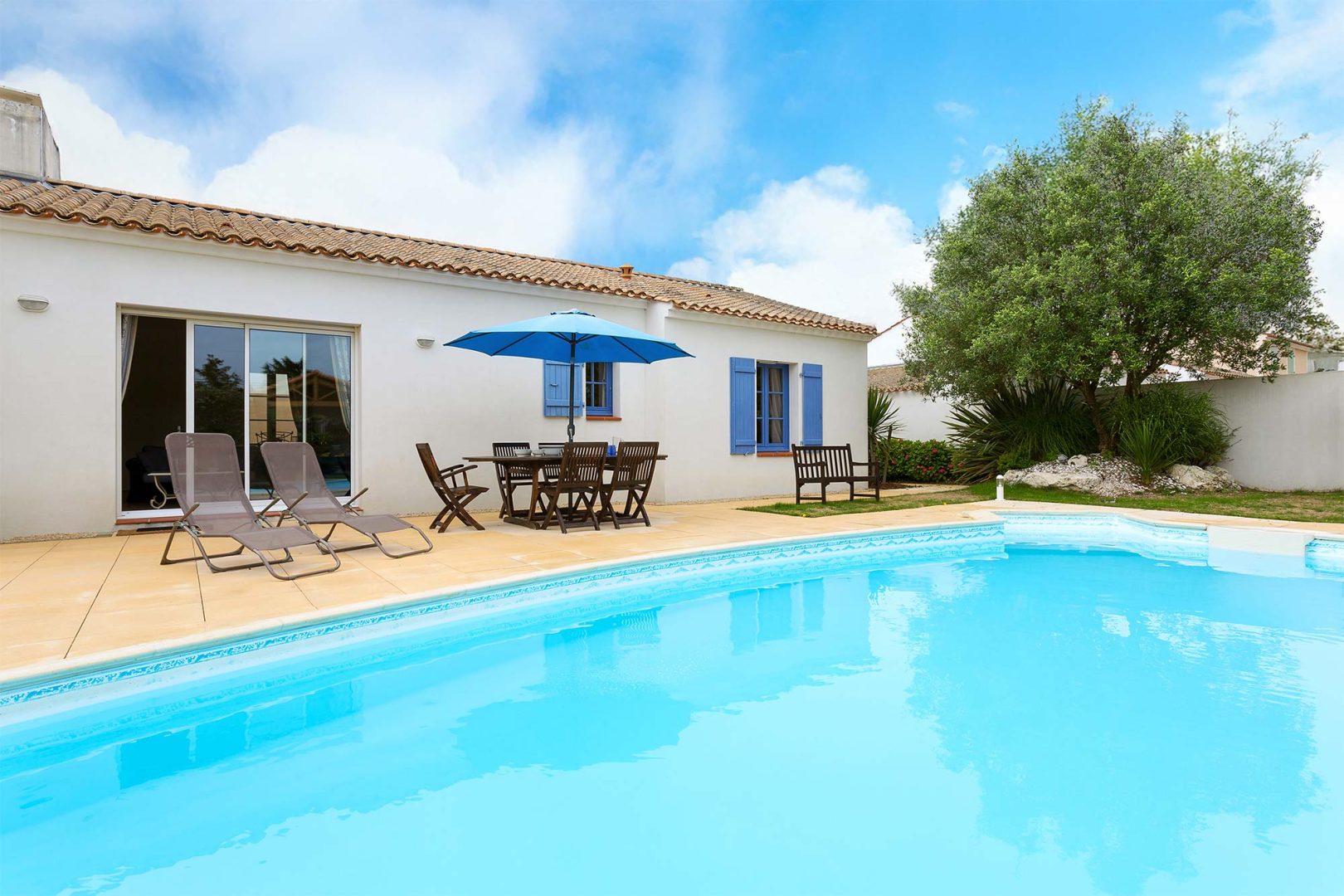 Villa avec piscine privée au Domaine de Vertmarines à Saint-Jean-de-Monts, idéale pour un voyage en famille.