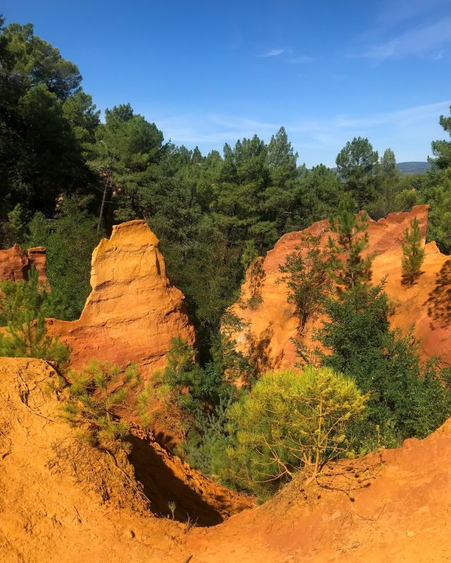 Jouez avec nous 🎲

Quel est le nom de notre résidence permettant de séjourner non loin du Colorado Provençal de Roussillon ? 🤩

Indices :
- elle est aux portes du Parc du Luberon
- il est possible de taper quelques balles en séjournant là-bas🏌🏻

. . . . . . . . . . . . . . . . . . . . . . . . . . . . . . . . . . . . . .

#coloradoprovencal #roussillon #jeu #luberon