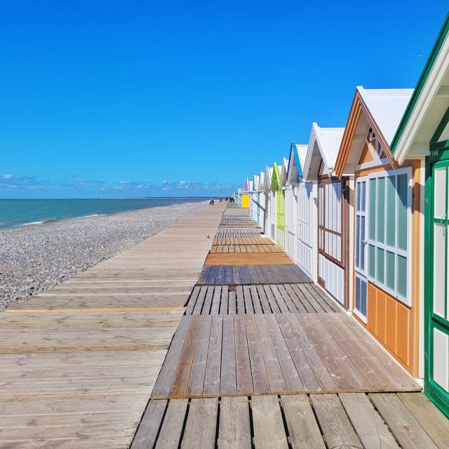 Bienvenue dans les Hauts-de-France 🌊

C'est à Cayeux-sur-Mer, ville située non loin de la Réserve Naturelle de la Baie de Somme et bordée par la Manche, que se trouve notre résidence Les Terrasses de la Plage 🏠

Face à la mer, ces hébergements vous offriront un cadre idéal du matin au soir !

En séjournant ici, vous pourrez :
- faire de longues promenades sur les plages en famille 🚴🏽‍♀️
- contempler les cerfs volants colorés virevoltés dans le ciel 🪁
- emmener vos enfants contempler les phoques à la Pointe du Hourdel 🦭
- admirer de superbes couchers de soleil depuis la résidence 🌅

Ne manquez pas l'occasion d'immortaliser vos vacances en vous photographiant à côté des petites cabanes colorées le long des plages ! ✨

Si vous êtes tentés, réservez vite votre séjour ici 👇🏼
https://bit.ly/4e3iXuX

. . . . . . . . . . . . . . . . . . . . . . . . . . . . . . . . . . . . . .

#mer #vacances #baiedesomme #picardie #residence