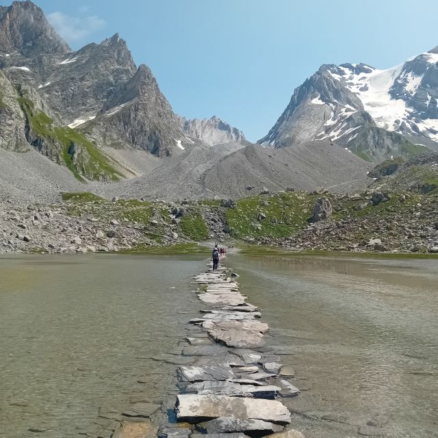 A bientôt à la montagne ⛰

Nous avons été ravis de vous accueillir dans nos résidences en montagne cet été et espérons vous revoir l'année prochaine !

Pour clôturer doucement cette saison estivale 2024, nous vous donnons une dernière idée pour vos vacances 2025 : notre résidence Les Jardins de la Vanoise à Pralognan-la-Vanoise 🏠

Entouré de jolis sommets savoyards, cet établissement chaleureux vous offrira un cadre parfait pour des vacances au grand air à deux ou en famille !

En séjournant ici, vous pourrez :
- crapahuter sur les sentiers de randonnée qui partent du village 🥾
- déambuler dans les ruelles de la station au charme boisé savoyard 🪵
- braver le vide en vous aventurant sur la Via Ferrata 🌲
- vous reposer dans votre appartement tout confort après une journée sportive 🛌
- faire trempette dans les cours d'eau ou lac d'altitude (pour les plus courageux) 🏞

Pralognan-la-Vanoise est un terrain de jeu qui séduira tous les membres de votre famille ! ✨

Si vous êtes séduits, réservez vite votre séjour ici 👇🏼
https://urlis.net/Pralognan-MV

. . . . . . . . . . . . . . . . . . . . . . . . . . . . . . . . . . . . . .

#montagne #vacances #savoiemontblanc #pralognanlavanoise #residence