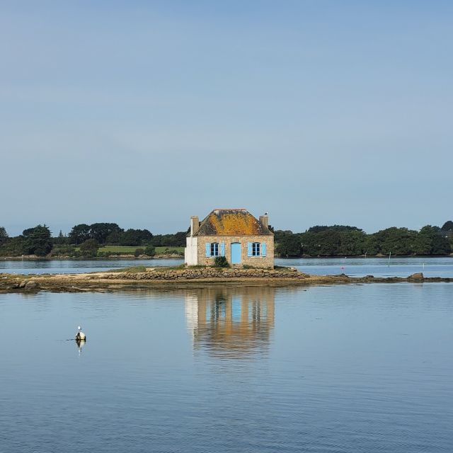 Jouez avec nous 🎲

Quel est le nom de notre hébergement atypique situé non loin de cette jolie maison aux volets bleus de Saint-Cado ? 🤩

Indices :
- il est au cœur du Morbihan
- c'est un ancien poste de signalisation côtier qui permettait de communiquer avec les navires ⛵️

. . . . . . . . . . . . . . . . . . . . . . . . . . . . . . . . . . . . . .

#golfedumorbihan #bretagne #jeu #morbihantourisme