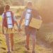 Un couple tête pour une randonnée en France